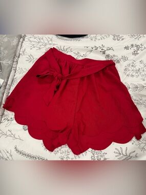 Women’s Red Scallop Hem Tie-Waist Shorts
